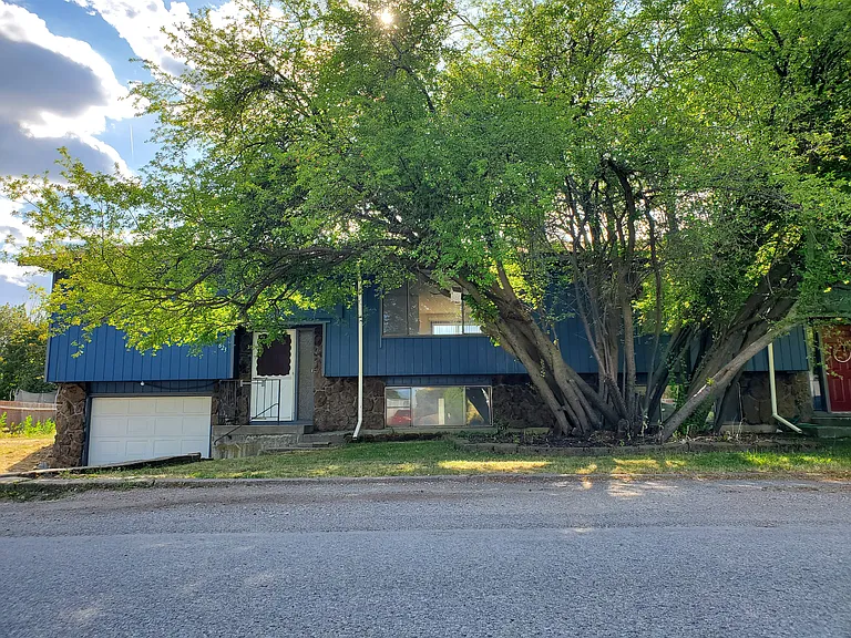 823 N Sargent Rd — Photo 2