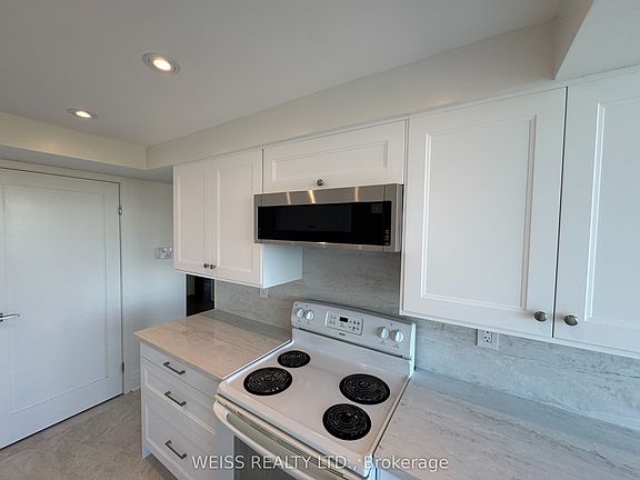 3rd image of 7460 Bathurst St #904
