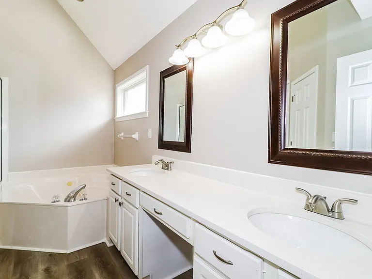 9245 Tamhaven Dr — Photo 11