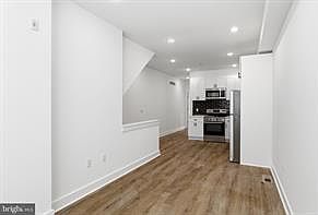 2nd image of 2146 N Franklin St #1