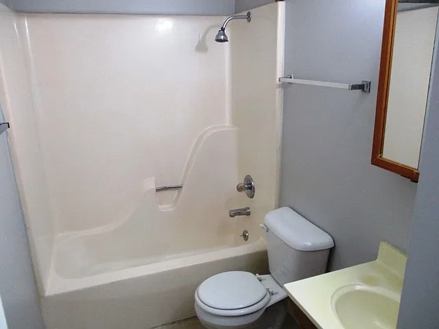 104 W Shelbourne Dr — Photo 7