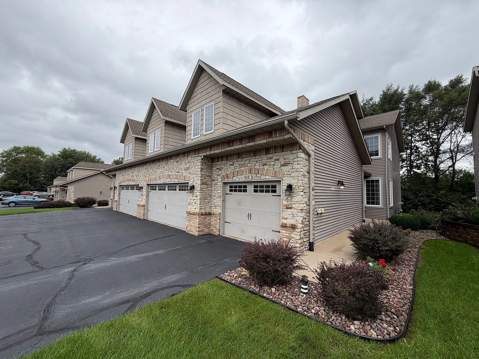 612 Queens Ct (Agent owned) - 1 — Photo 1