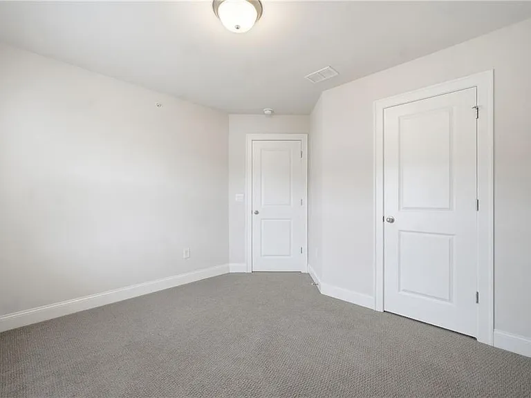 407 Lincoln St — Photo 46