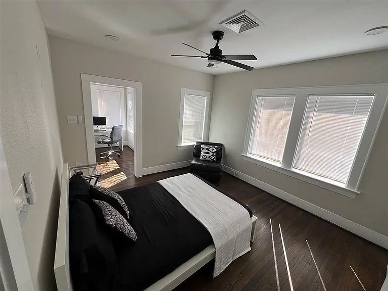 1911 Bissonnet St — Photo 11