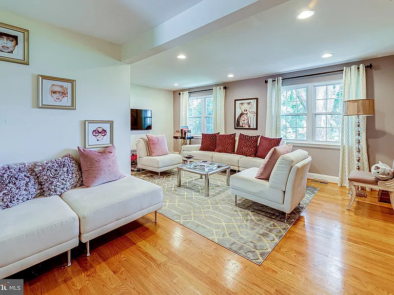 2775 Sikes Ct — Photo 10