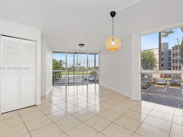 6995 NW 186th St, Hialeah, FL