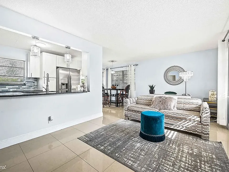 1607 NE 15th Ave #2