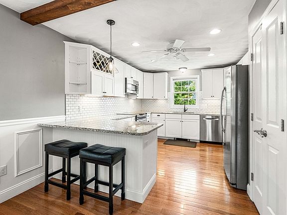 5th image of 14 Greenlawn Ave