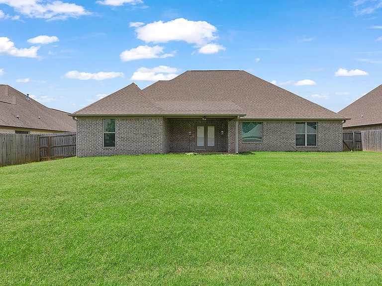38 Garrison Dr — Photo 2