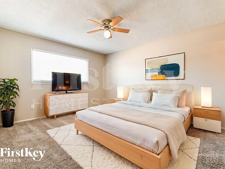 614 E Greenway Dr — Photo 12