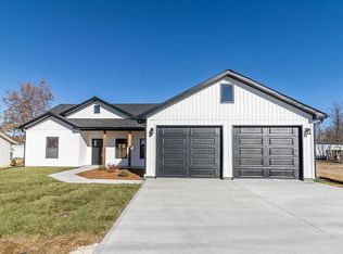 109 E South St, Bowling Green, MO 63334