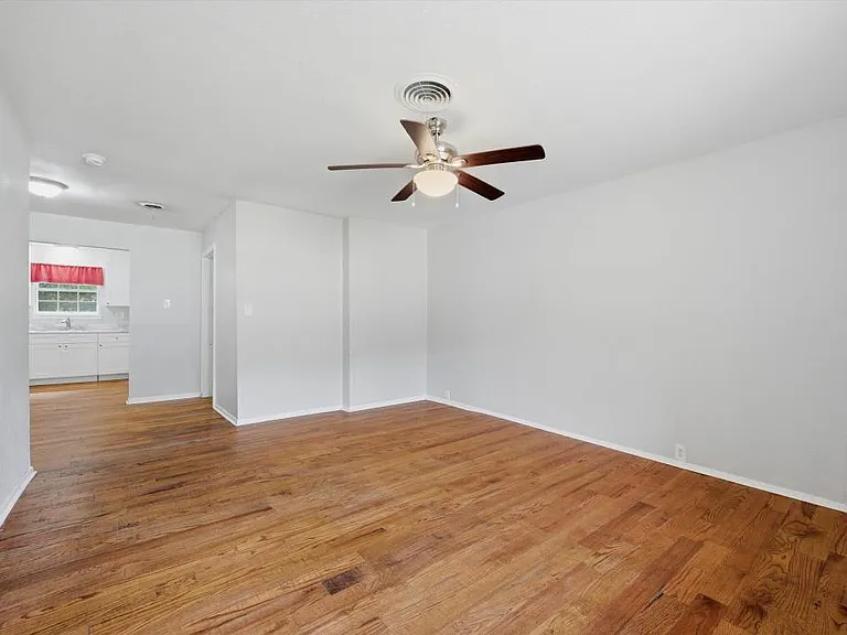 2521 N Hickory St — Photo 6