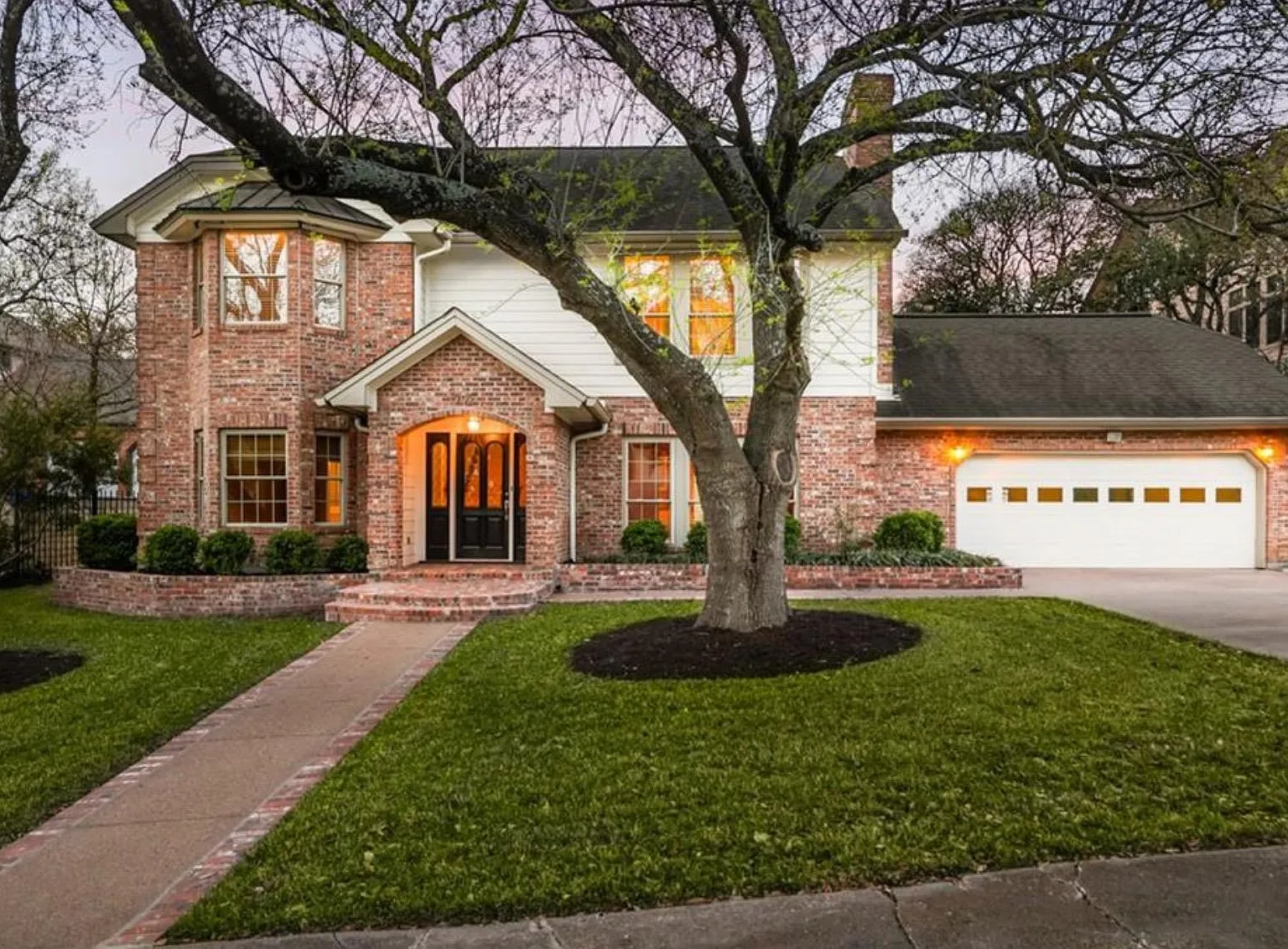 4 bed, 2.5 bath, 2360 sqft, $11,000 — Photo 1