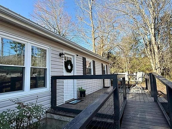 3rd image of 130 Ashe Ln