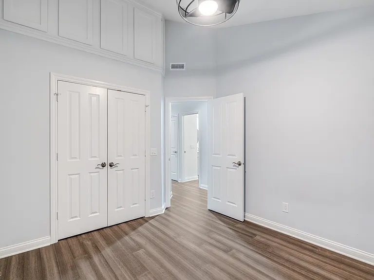 2068 Broughton St — Photo 38