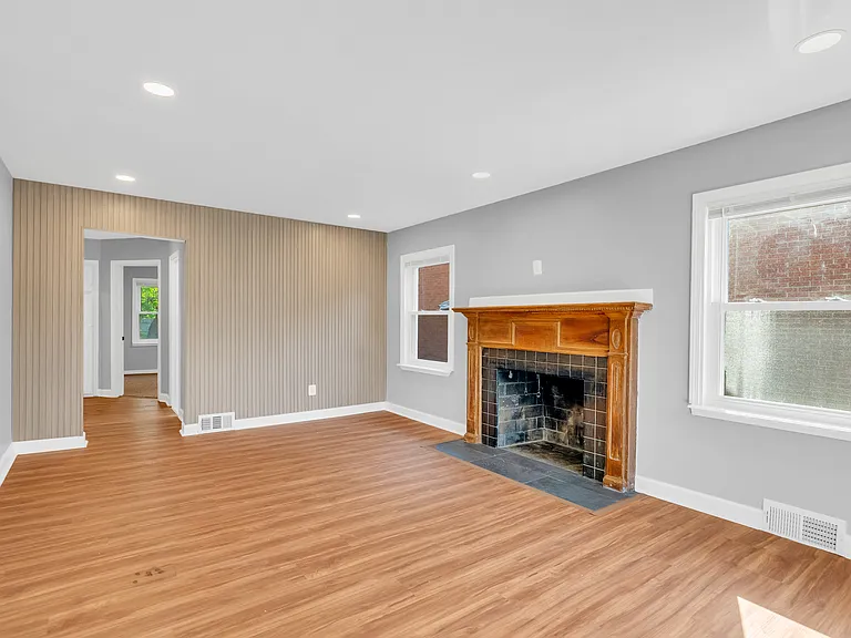 9973 E Outer Dr — Photo 6