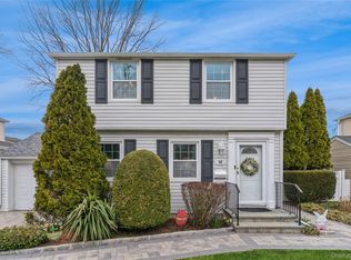 35 Roydon Drive N, North Merrick, NY 11566