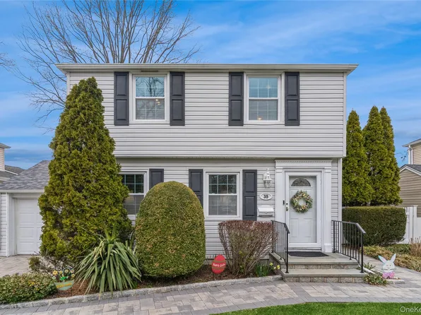 35 Roydon Drive N, North Merrick, NY 11566
