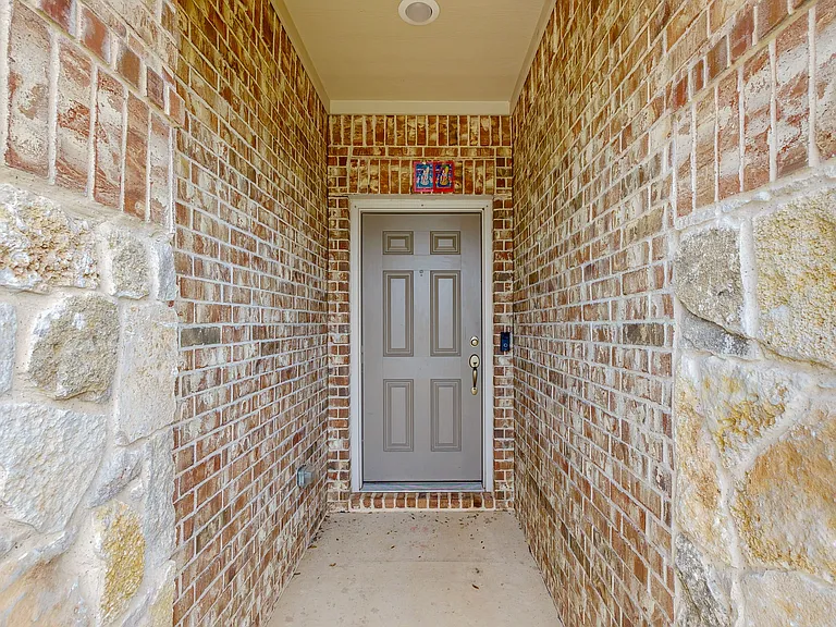 8100 Horseman Rd — Photo 3