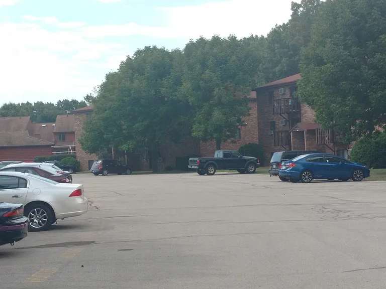 Cedar Creek Apartments-Oshkosh — Photo 12