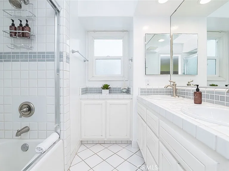 1720 W Oceanfront #B — Photo 24