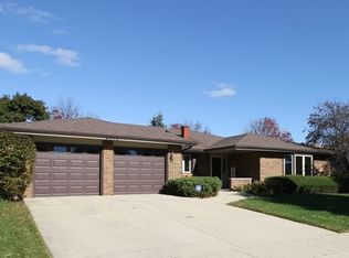 2312 Sherborn Ln, Schaumburg, IL 60193