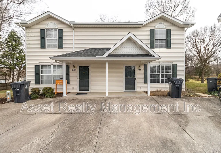 836 Duchess Way — Photo 1
