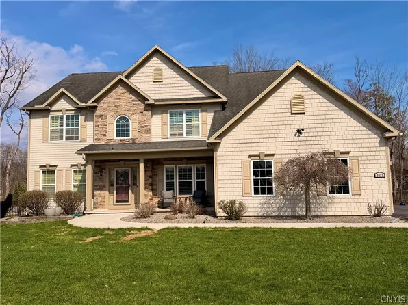 3027 Crocus Ln, Baldwinsville, NY 13027