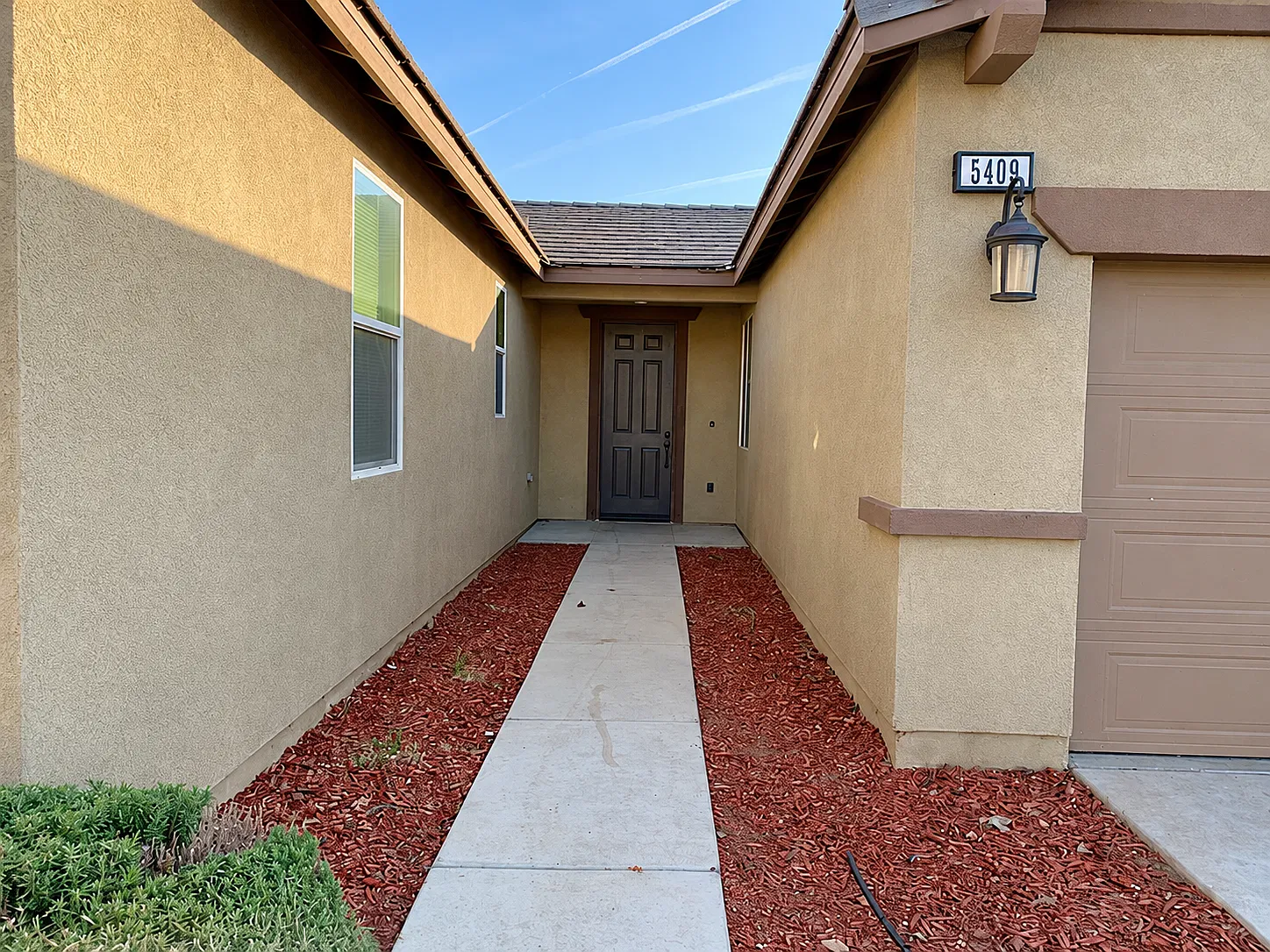 4 bed, 1939 sqft, $2,549 — Photo 2
