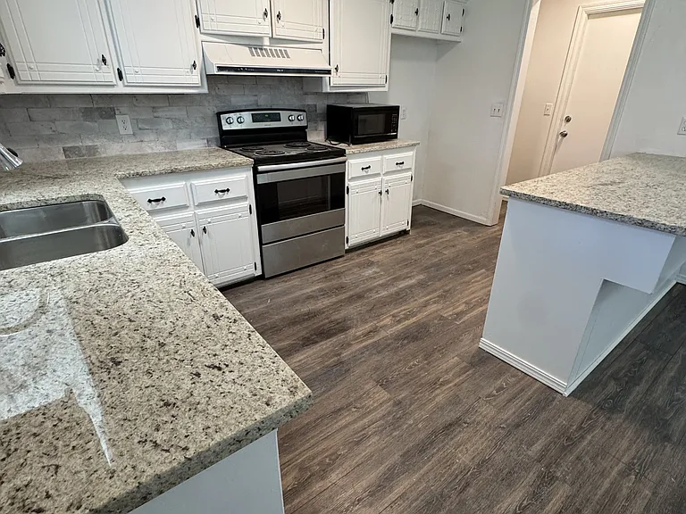 401 S Morgan Dr — Photo 2