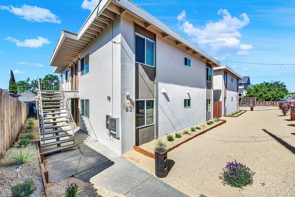 Building Photo - 620 Military E