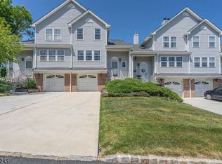 186 Kemper Ct, Hackettstown, NJ