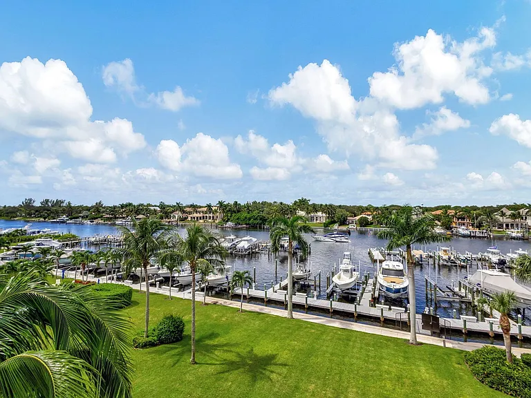 444 Bay Colony Dr N — Photo 1
