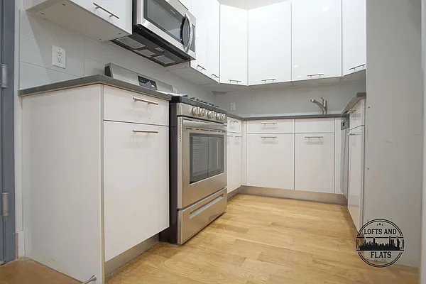 Rented by Lofts and Flats LLC | media 23