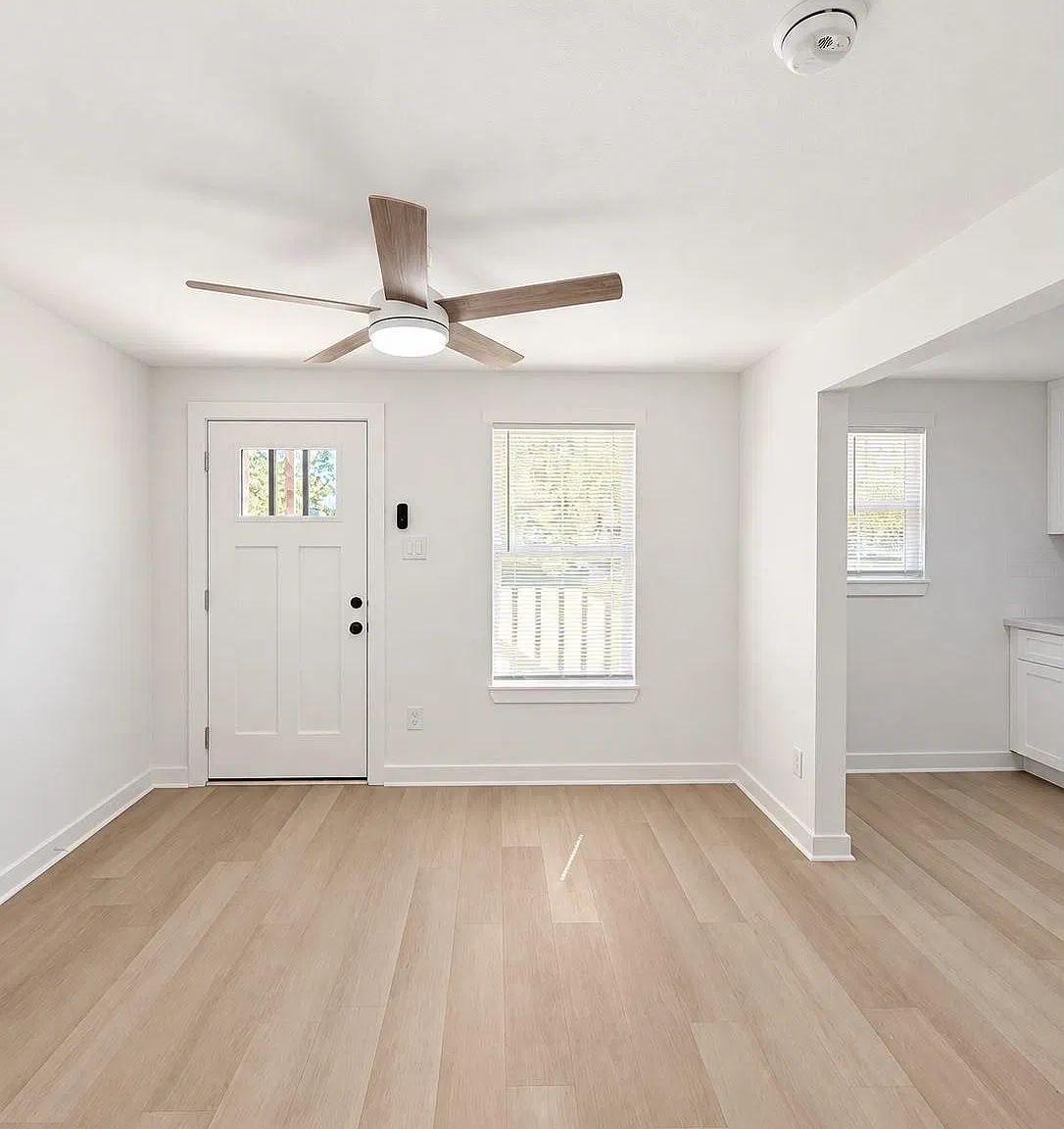 1 bed, 1.0 bath, $800 — Photo 2