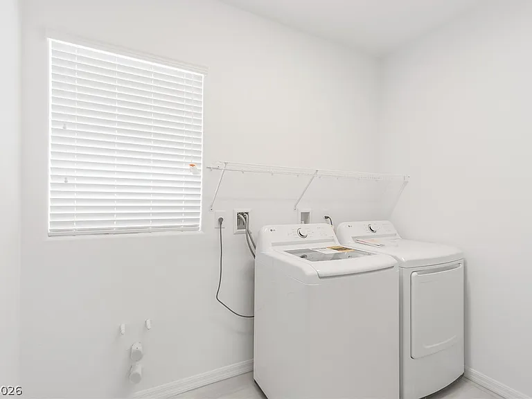 5749 Tioga Way — Photo 10