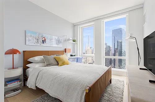 555 38th St #2409 Photo 1