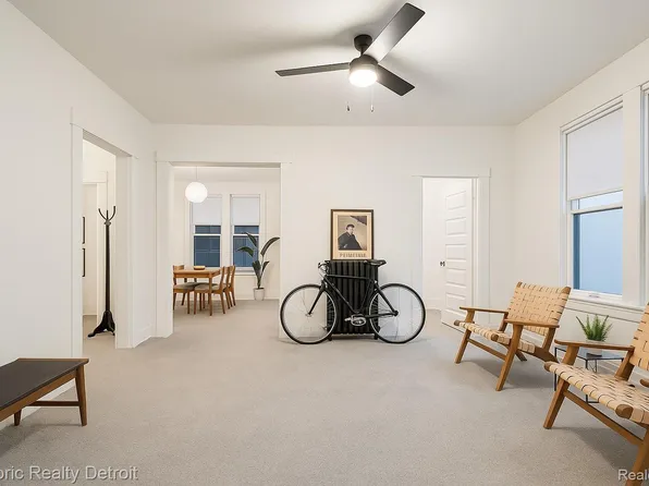 5095 Van Dyke St, Detroit, MI 48213