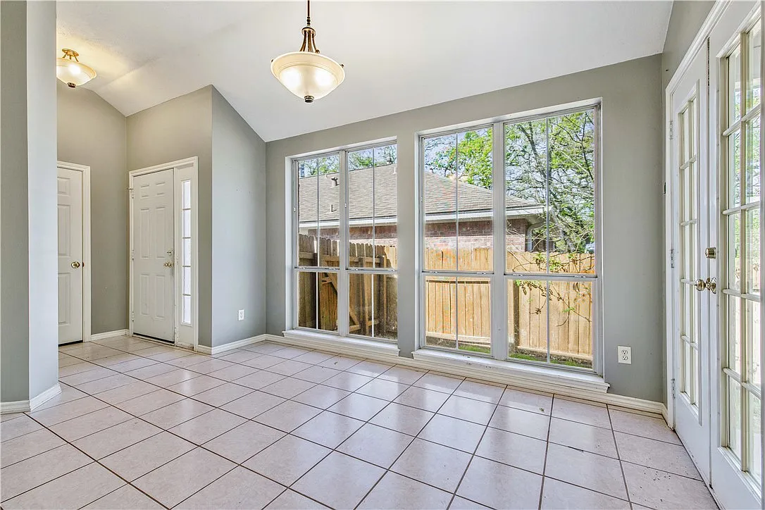 3 bed, 1652 sqft, $2,000 — Photo 4