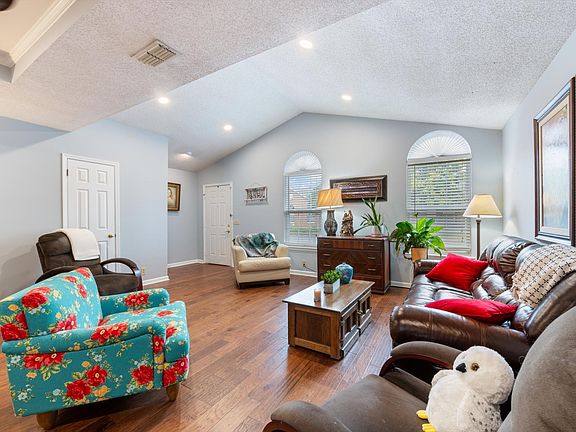 5th image of 779 E Northfield Blvd