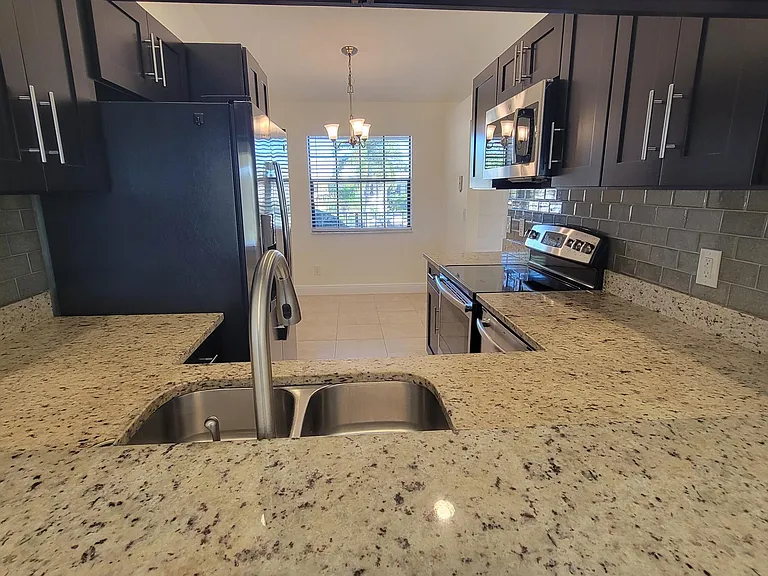 1072 Keystone Dr N #A — Photo 12