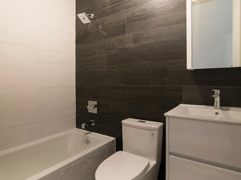 1048 Decatur St #2R — Photo 6