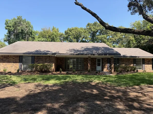 220 Walnut Ln, Bossier City, LA 71111