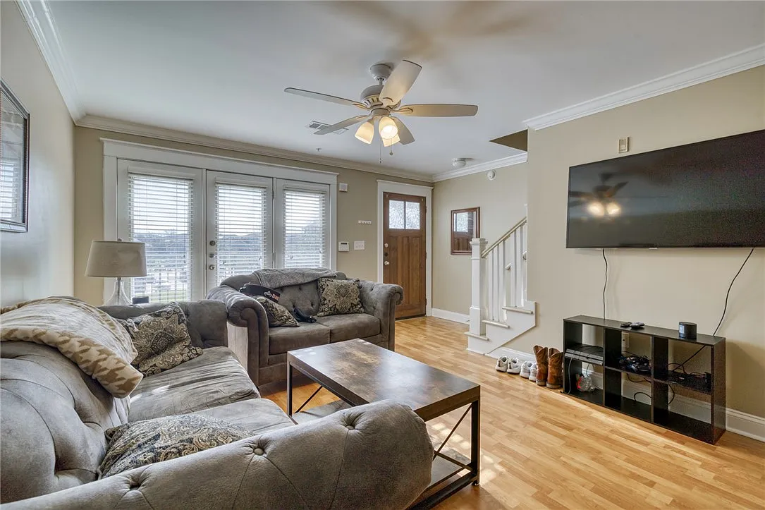2 bed, 1052 sqft, $1,200 — Photo 4