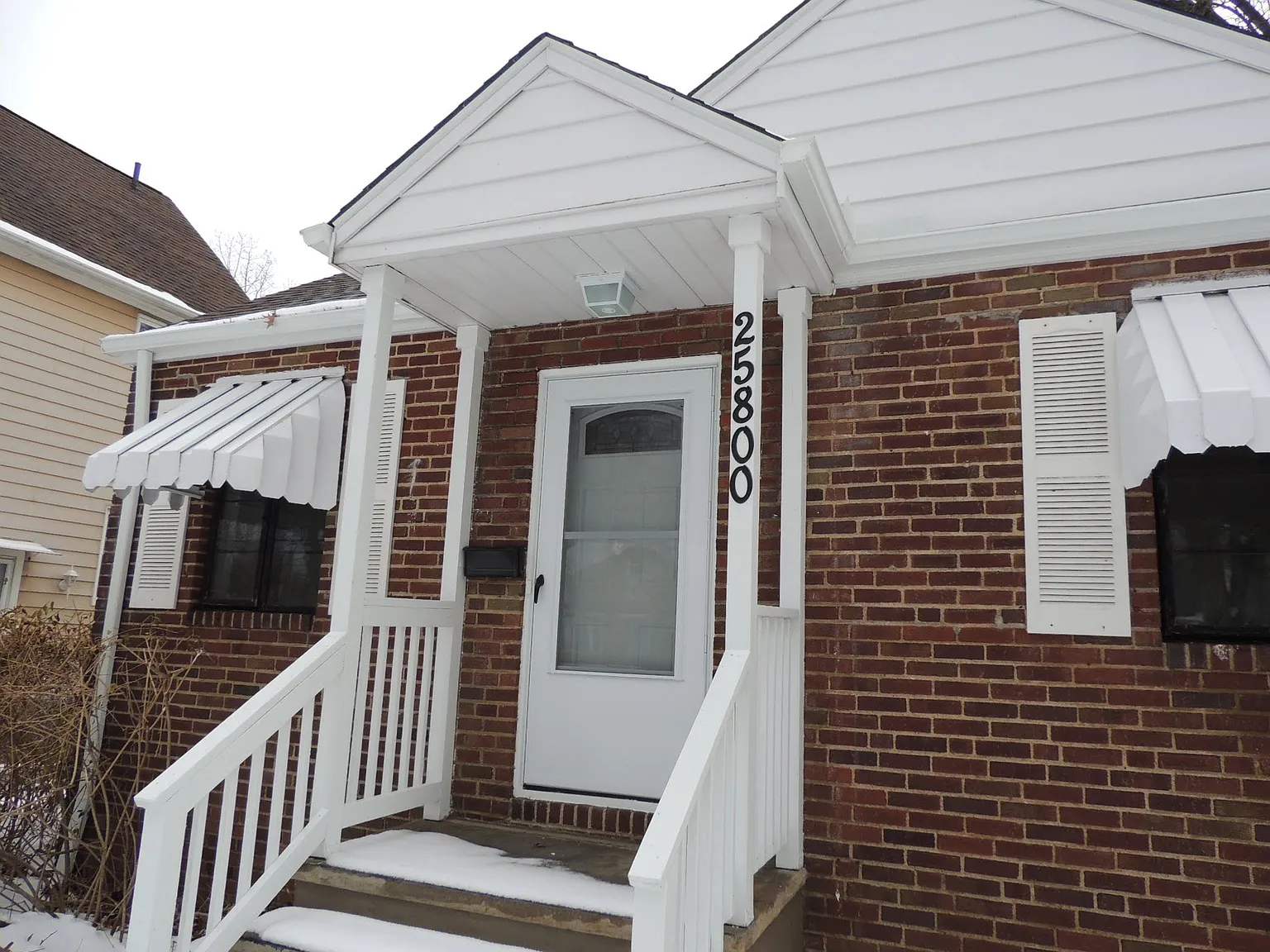 25800 Zeman Ave photo 1