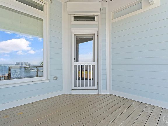 5th image of 3309 Edgewater Dr