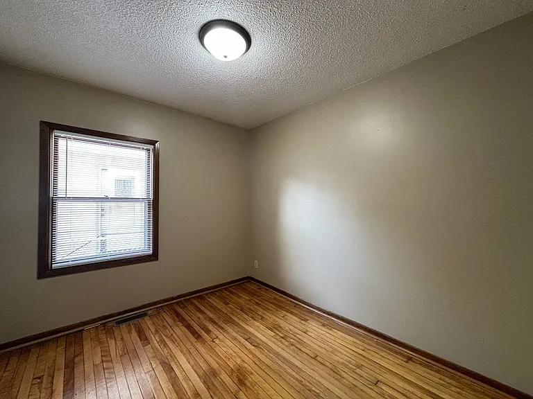 1068 Hatch Ave — Photo 10