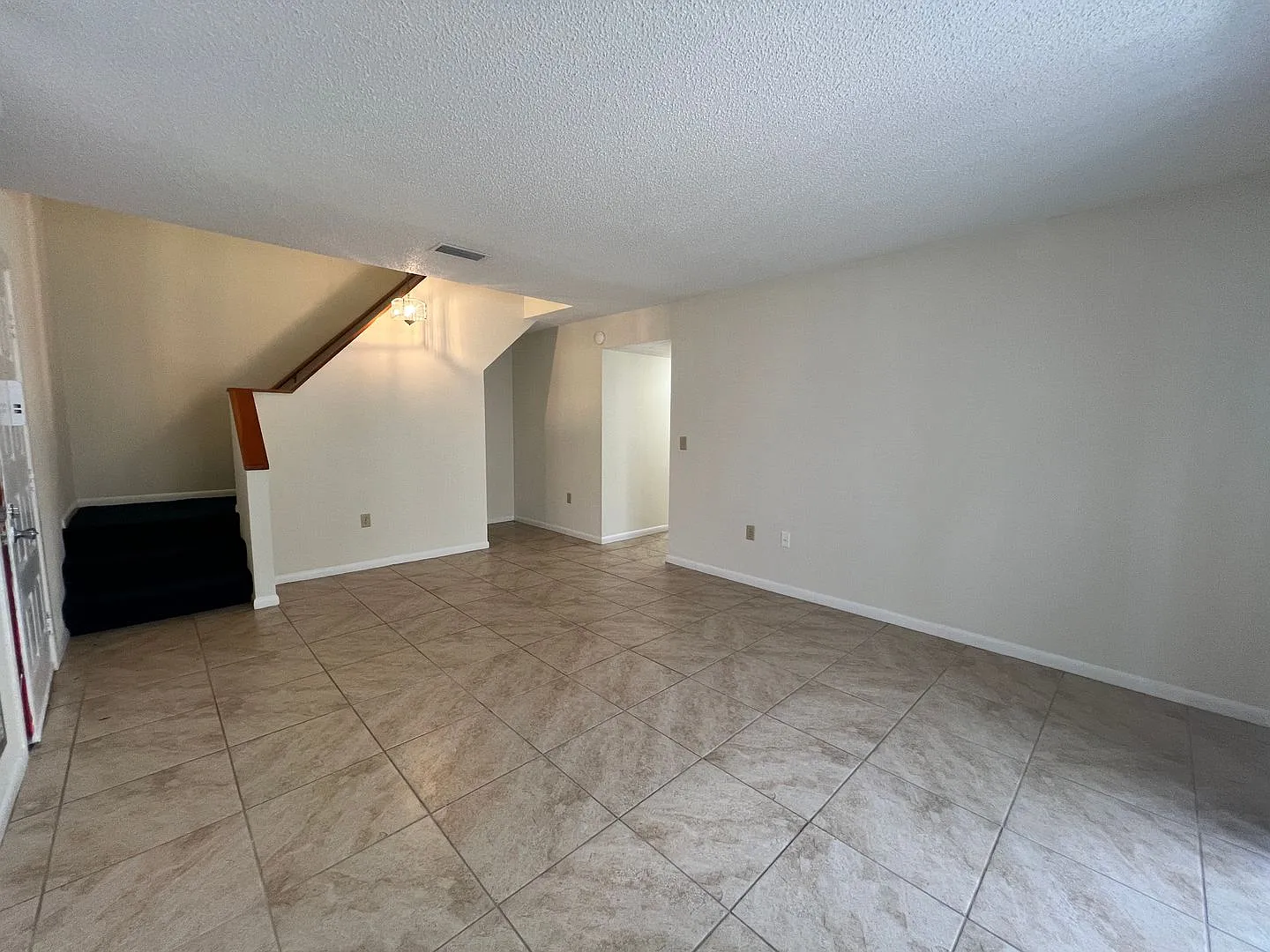 3-Bedroom Townhome in Central Lakeland — Photo 3