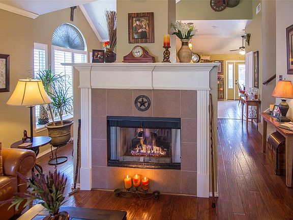 3rd image of 1648 Castle Rock Dr