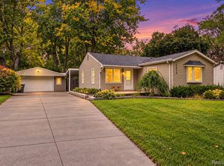 2610 Culbertson Ave, Rochester Hills, MI 48307